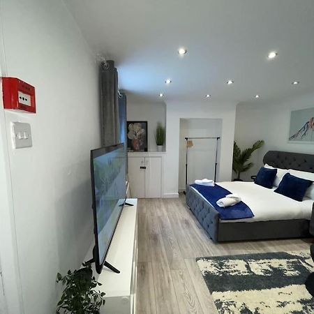 Stylish Cosy Studio Apartment Gravesend Bagian luar foto