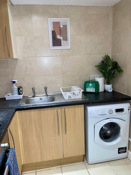 Stylish Cosy Studio Apartment Gravesend Bagian luar foto