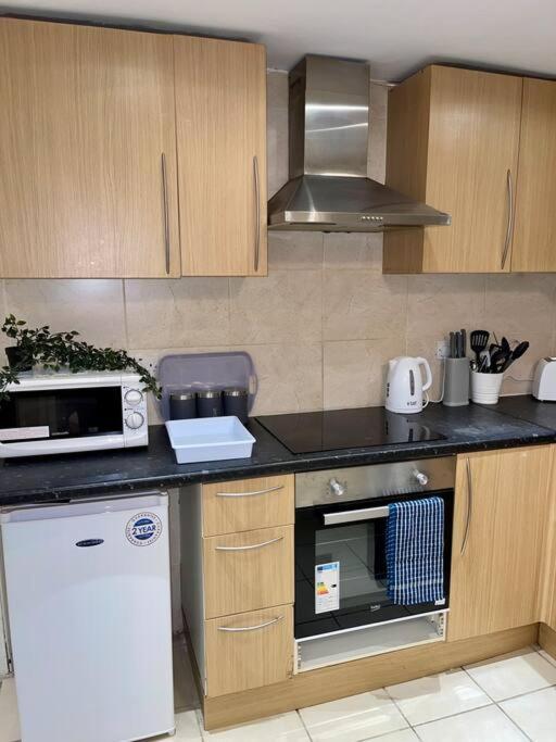 Stylish Cosy Studio Apartment Gravesend Bagian luar foto