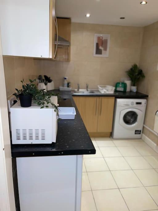 Stylish Cosy Studio Apartment Gravesend Bagian luar foto