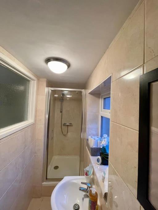 Stylish Cosy Studio Apartment Gravesend Bagian luar foto