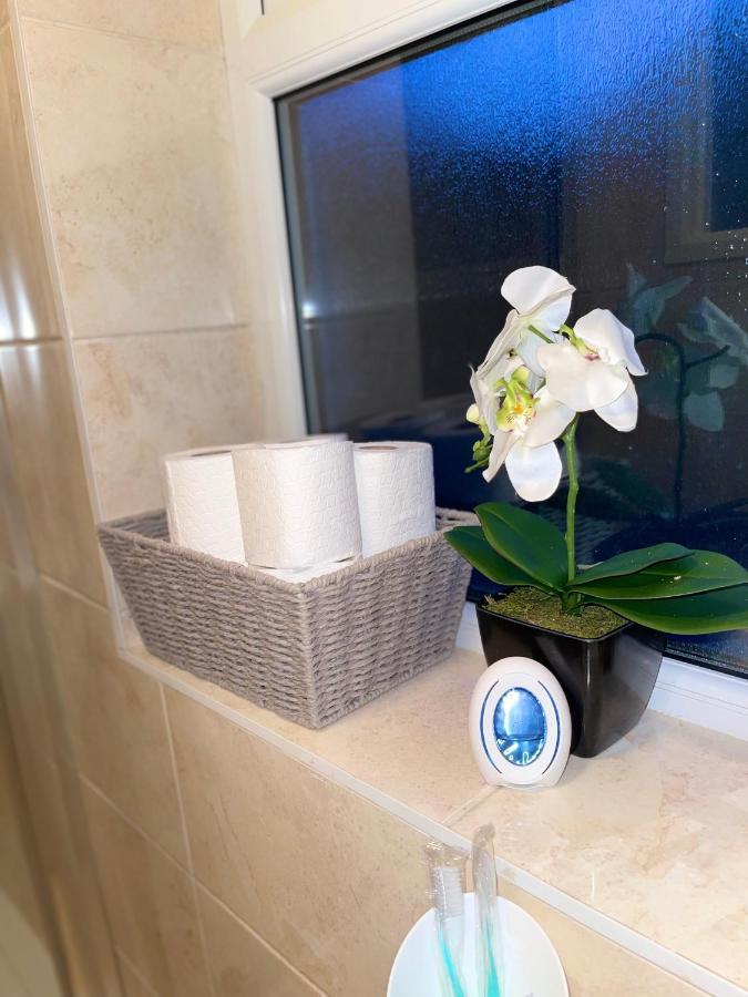Stylish Cosy Studio Apartment Gravesend Bagian luar foto