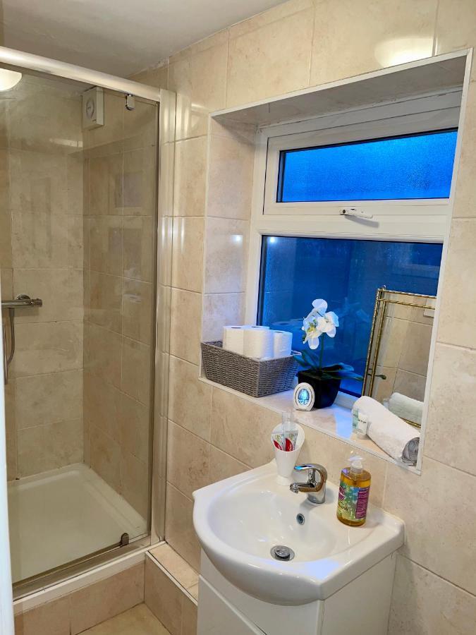 Stylish Cosy Studio Apartment Gravesend Bagian luar foto